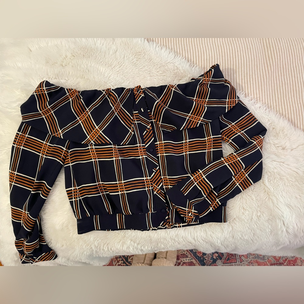 JOA off shoulder long sleeve top with ruffles. Size medium.